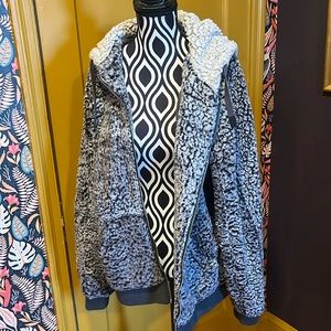 Thread & Supply Size L Grey Fuzzy Hoodie